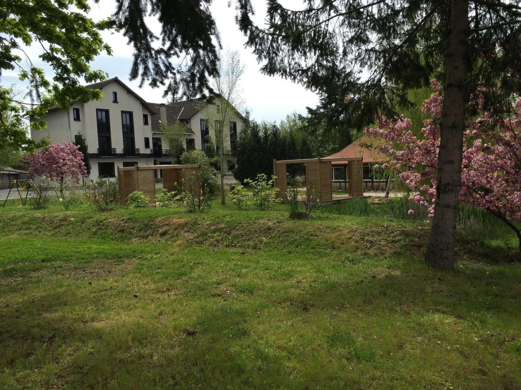 Logis - Hotel Restaurant La Mire Vierzon Exterior photo